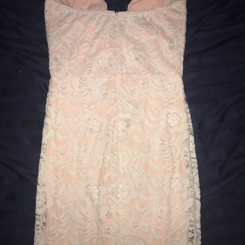 Low cut dress - Picture 3 of 3